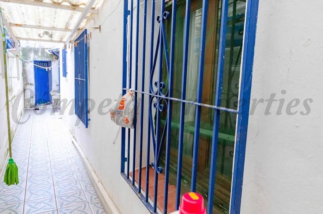 4 bedroom Townhouse for sale in Cómpeta - € 137,000 (Ref: 10076422)