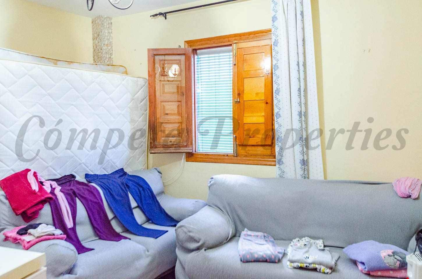 4 bedroom Townhouse for sale in Competa - € 137,000 (Ref: 10076422)