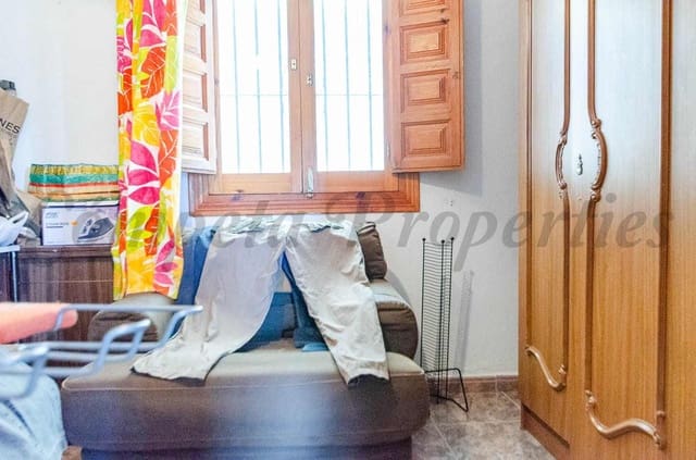 4 bedroom Townhouse for sale in Cómpeta - € 137,000 (Ref: 10076422)