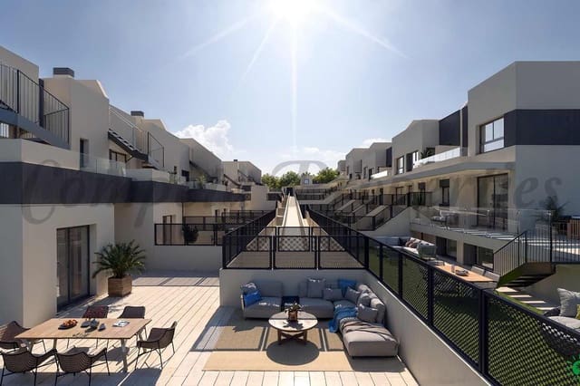3 slaapkamer Rijtjeshuis te koop in Capistrano, Nerja met zwembad garage - € 850.000 (Ref: 10076434)