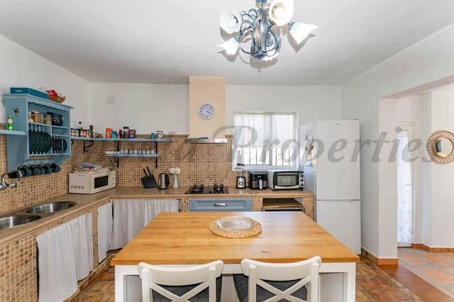 3 slaapkamer Finca/Landhuis voor vakantieverhuur in Cómpeta met zwembad garage - € 1.200 (Ref: 10086115)