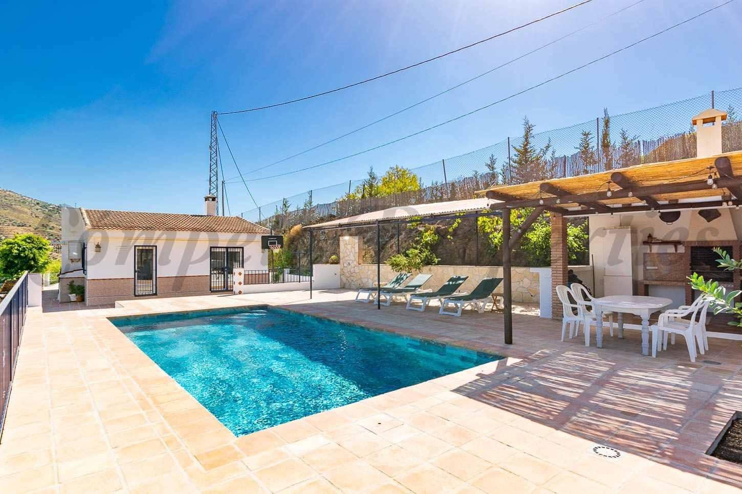 3 slaapkamer Finca/Landhuis voor vakantieverhuur in Competa met zwembad garage - € 1.200 (Ref: 10086115)