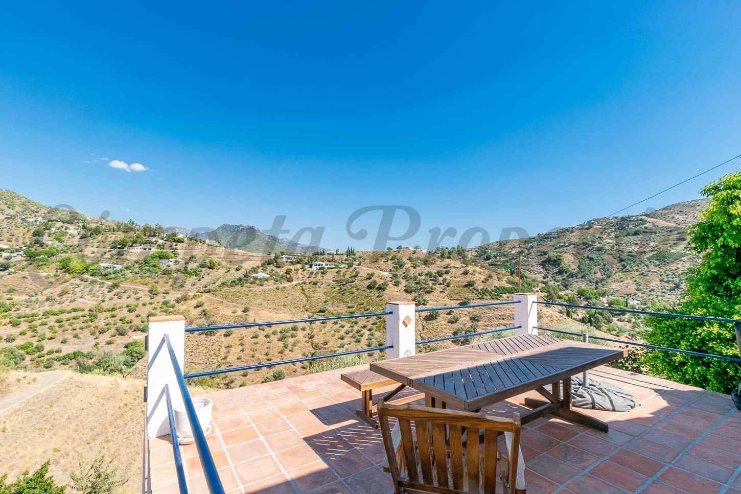 3 slaapkamer Finca/Landhuis voor vakantieverhuur in Competa met zwembad garage - € 1.200 (Ref: 10086115)