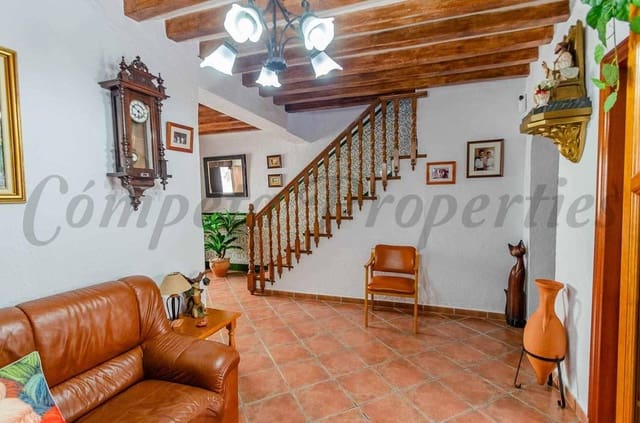 6 Zimmer Haus zu verkaufen in Archez - 275.000 € (Ref: 10086116)
