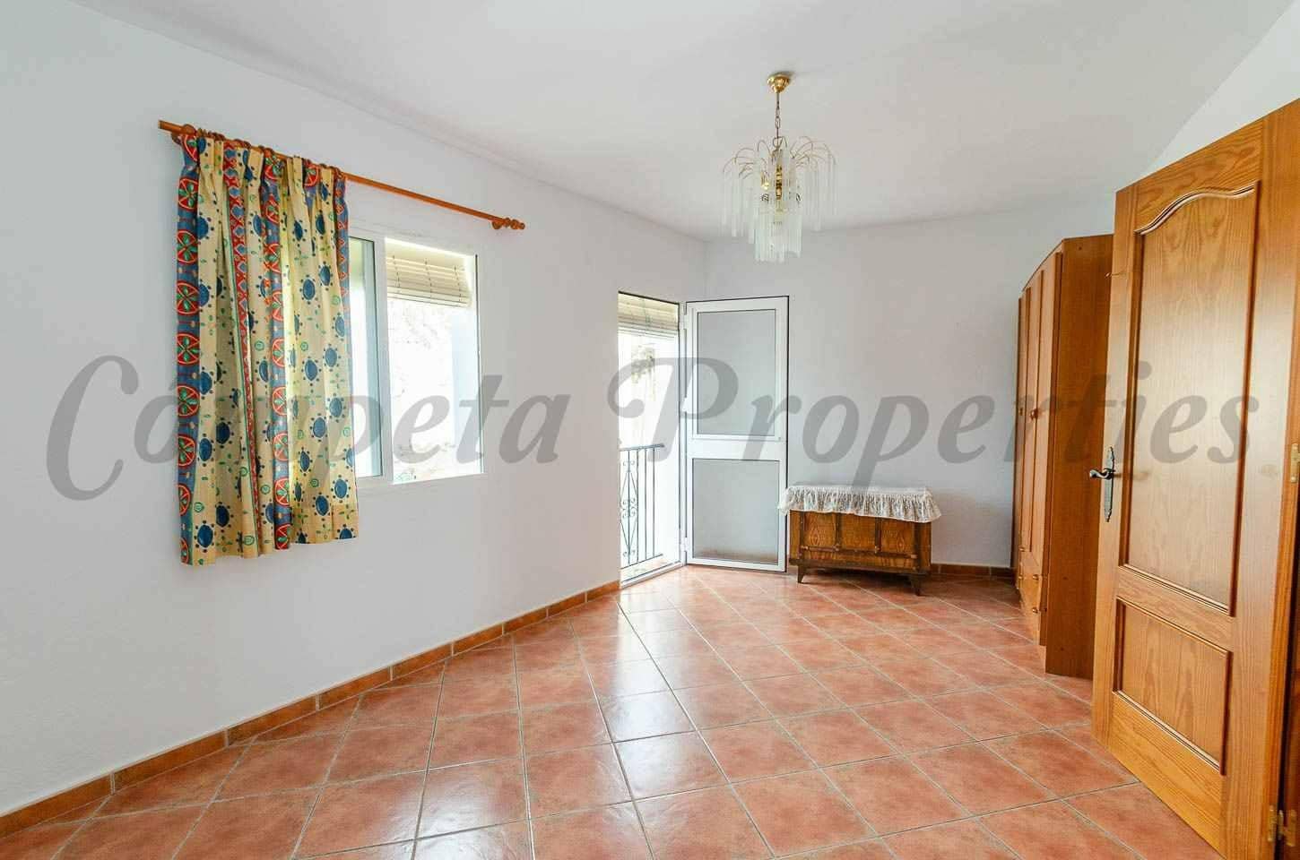 6 Zimmer Haus zu verkaufen in Archez - 275.000 € (Ref: 10086116)