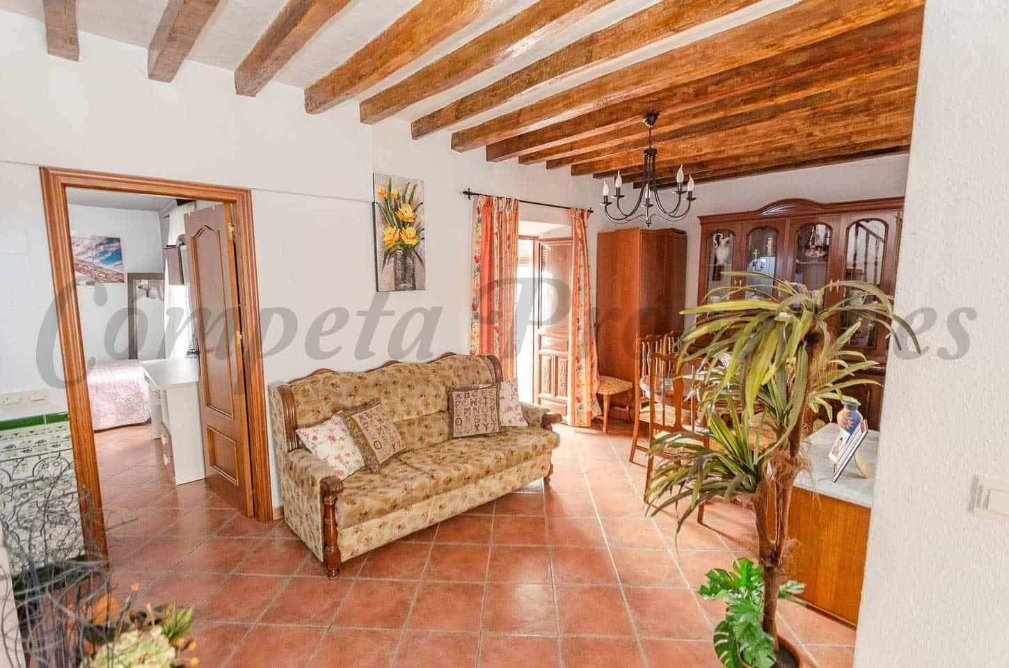 6 Zimmer Haus zu verkaufen in Archez - 275.000 € (Ref: 10086116)