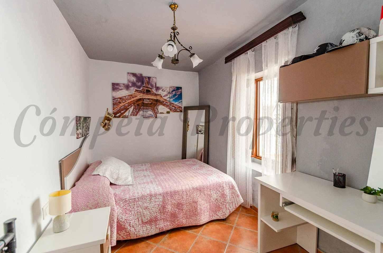 6 Zimmer Haus zu verkaufen in Archez - 275.000 € (Ref: 10086116)