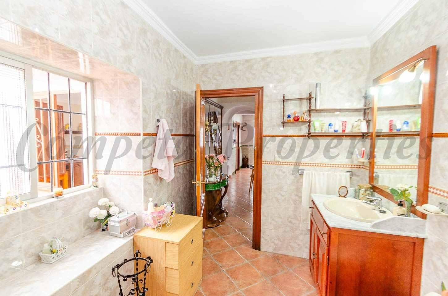 6 Zimmer Haus zu verkaufen in Archez - 275.000 € (Ref: 10086116)