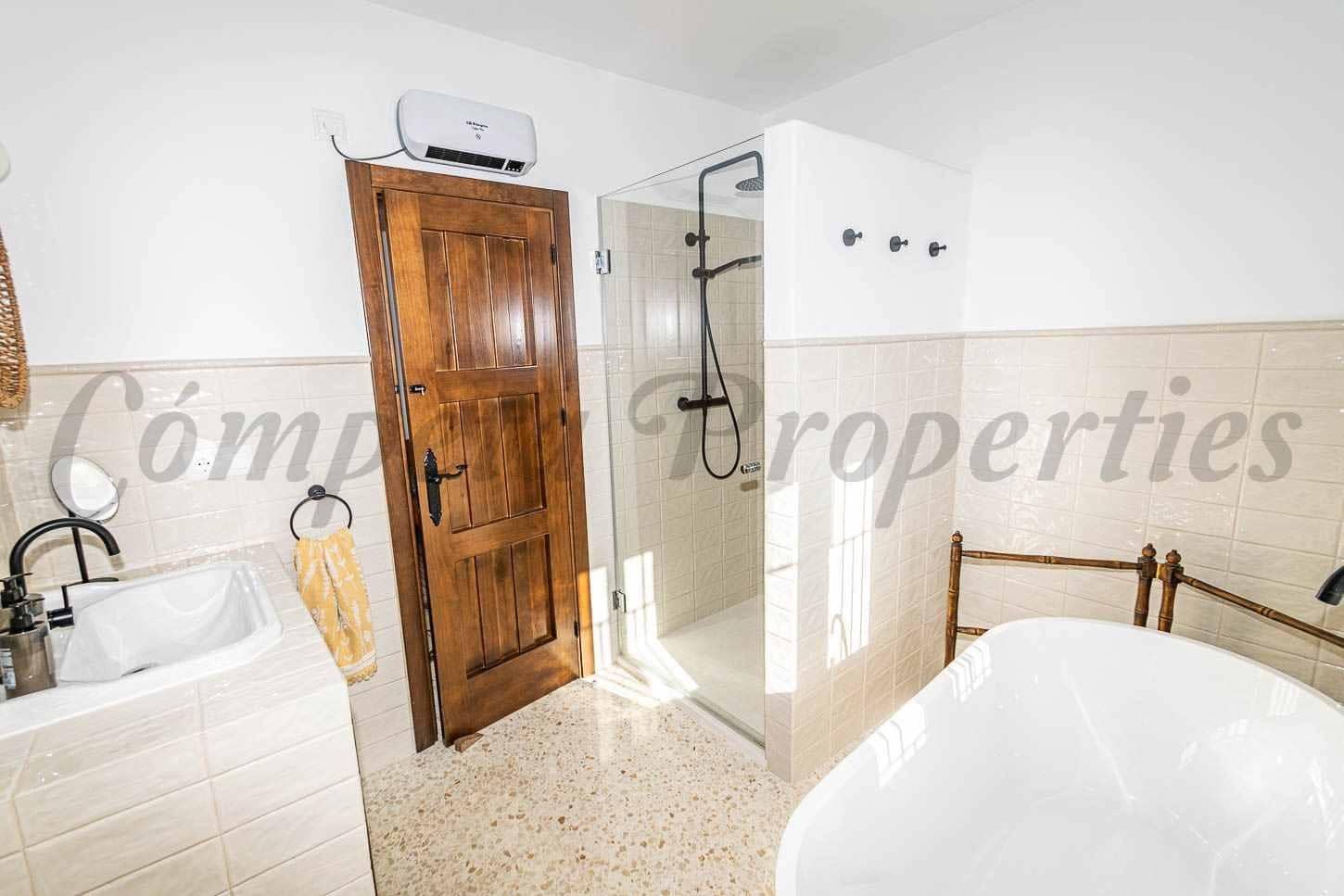 2 makuuhuone Omakotitalo myytävänä paikassa Torrox - 250 000 € (Ref: 10098380)