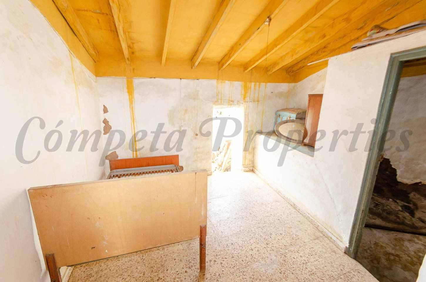 Hus til salgs i Sayalonga - € 67 000 (Ref: 10098382)