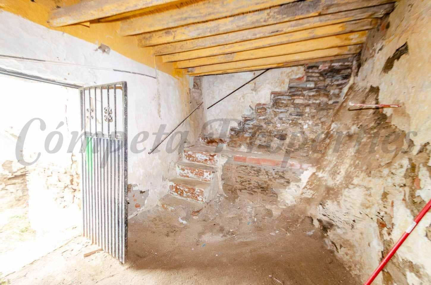 Hus til salgs i Sayalonga - € 67 000 (Ref: 10098382)