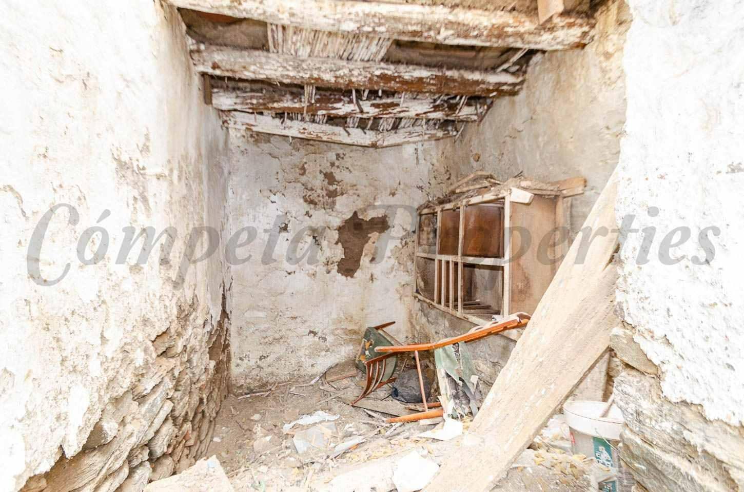 Hus til salgs i Sayalonga - € 67 000 (Ref: 10098382)