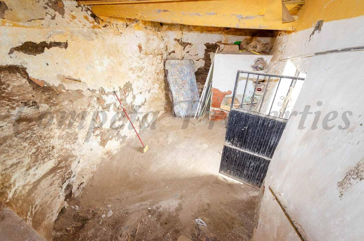 Hus til salgs i Sayalonga - € 67 000 (Ref: 10098382)