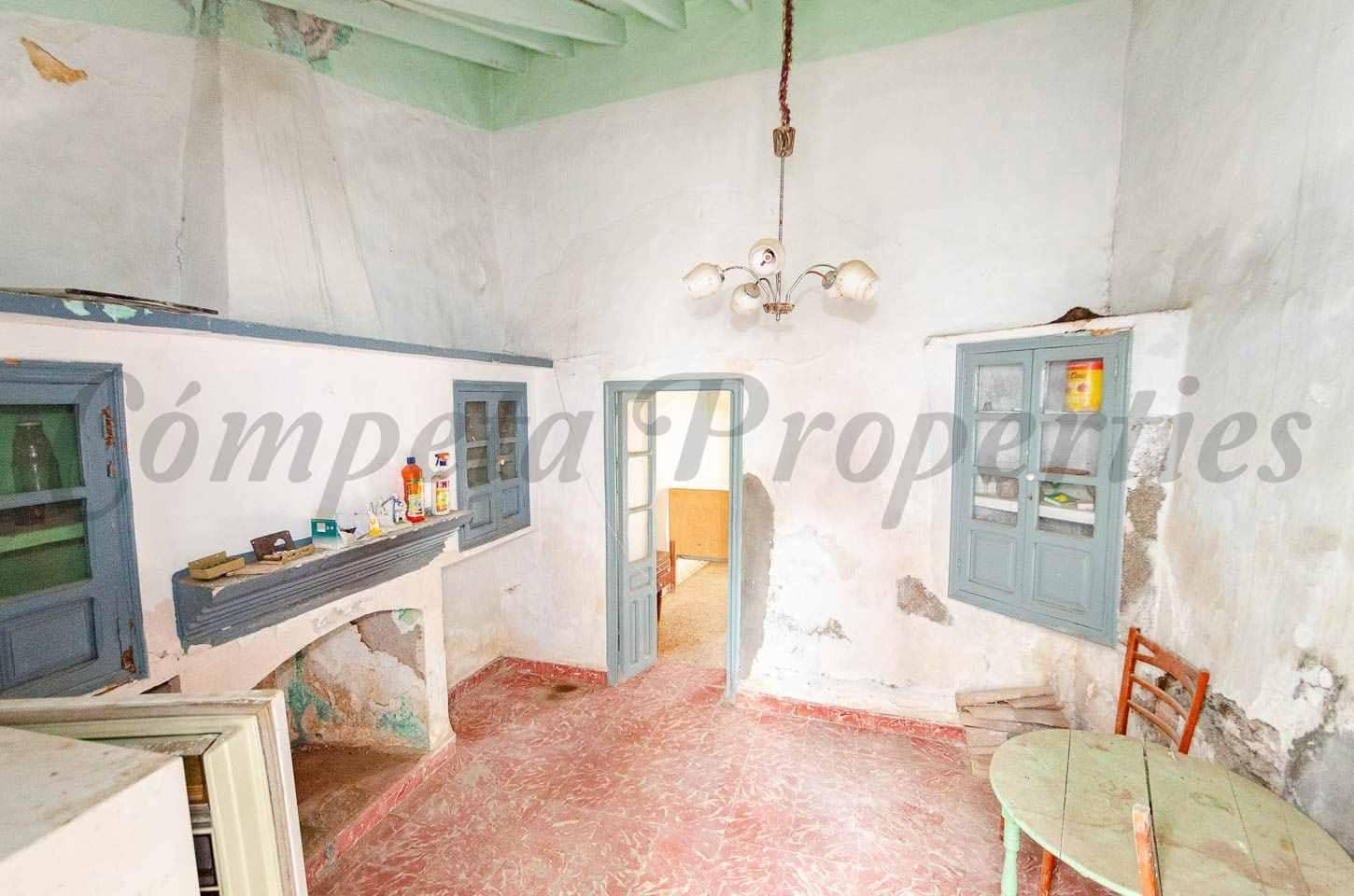 Hus til salgs i Sayalonga - € 67 000 (Ref: 10098382)