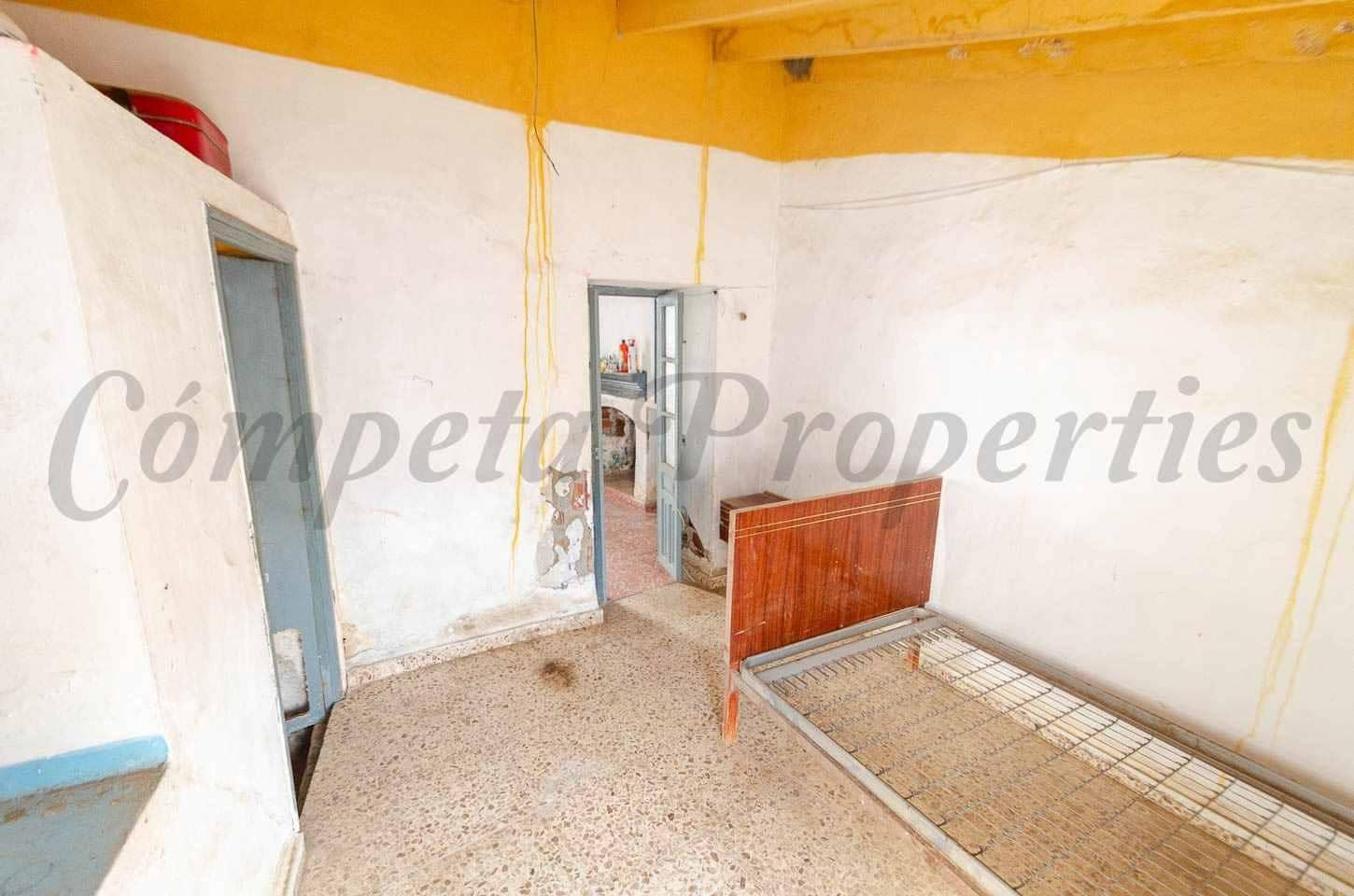 Hus til salgs i Sayalonga - € 67 000 (Ref: 10098382)