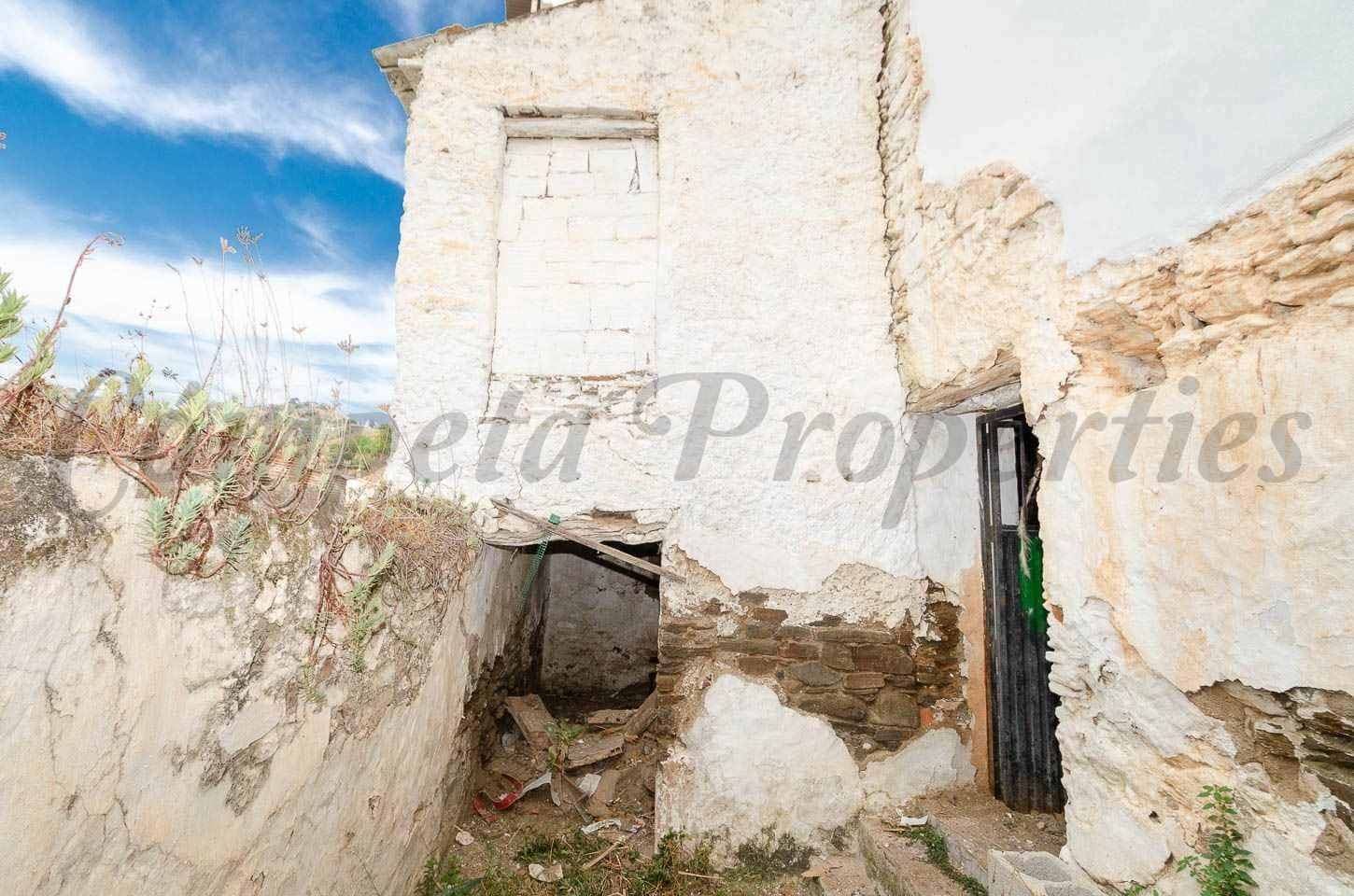 Hus til salgs i Sayalonga - € 67 000 (Ref: 10098382)