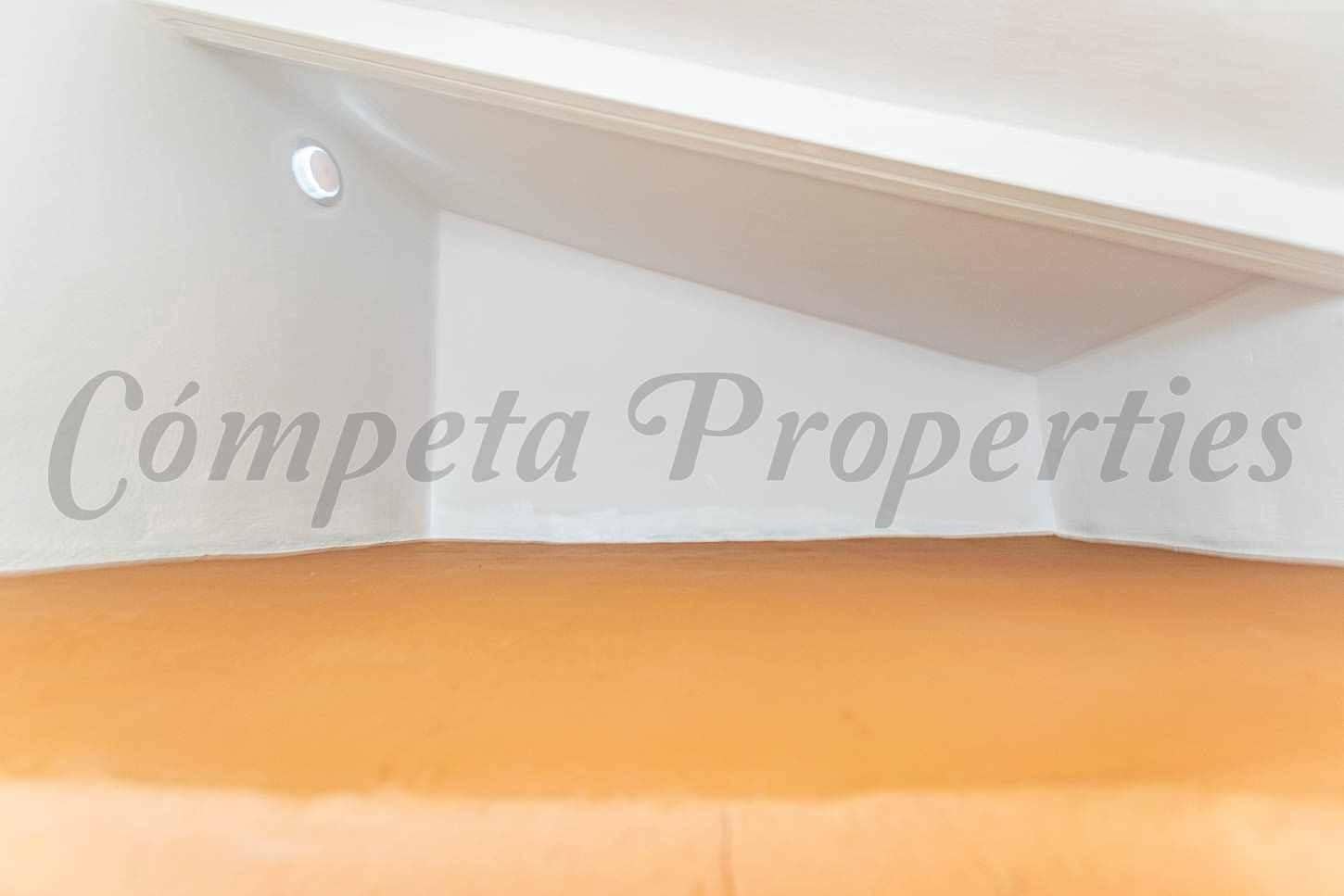 Toimisto myytävänä paikassa Competa - 55 000 € (Ref: 10129434)