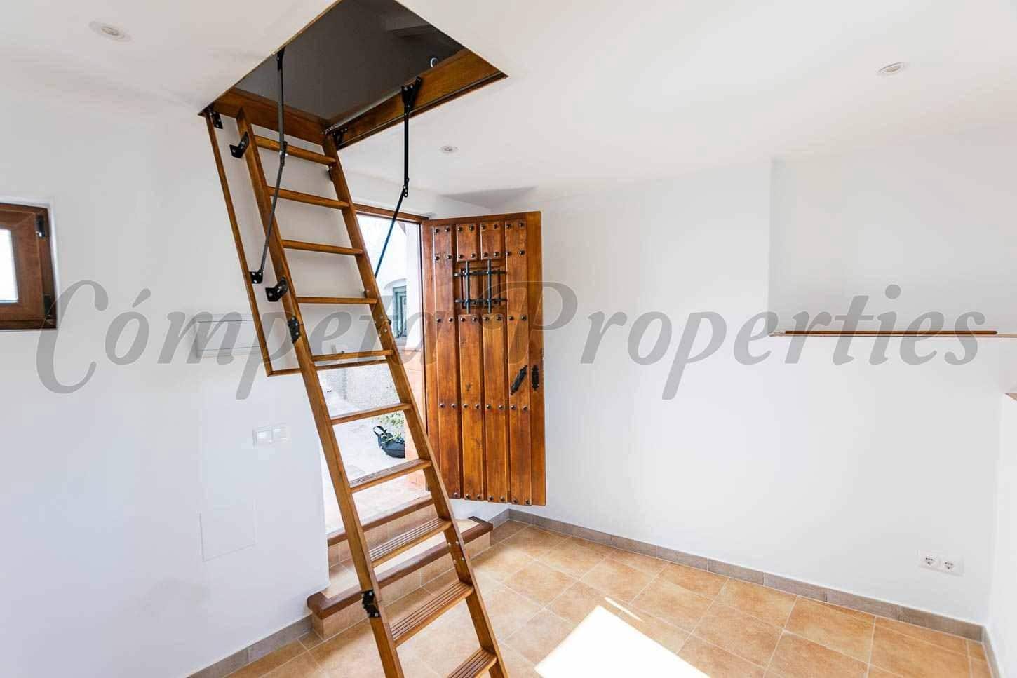 Toimisto myytävänä paikassa Competa - 55 000 € (Ref: 10129434)