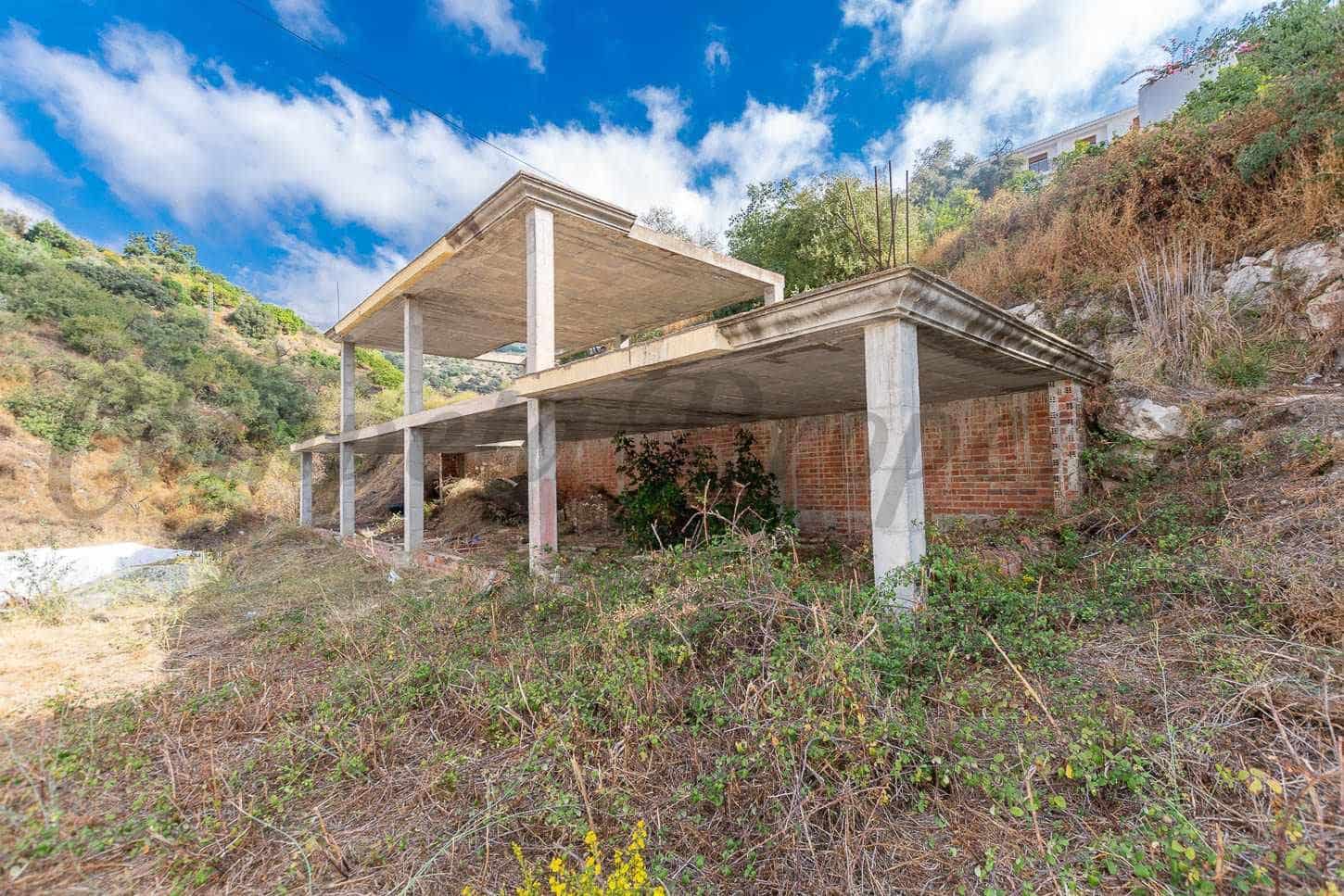Villa zu verkaufen in Salares mit Garage - 108.000 € (Ref: 10130487)