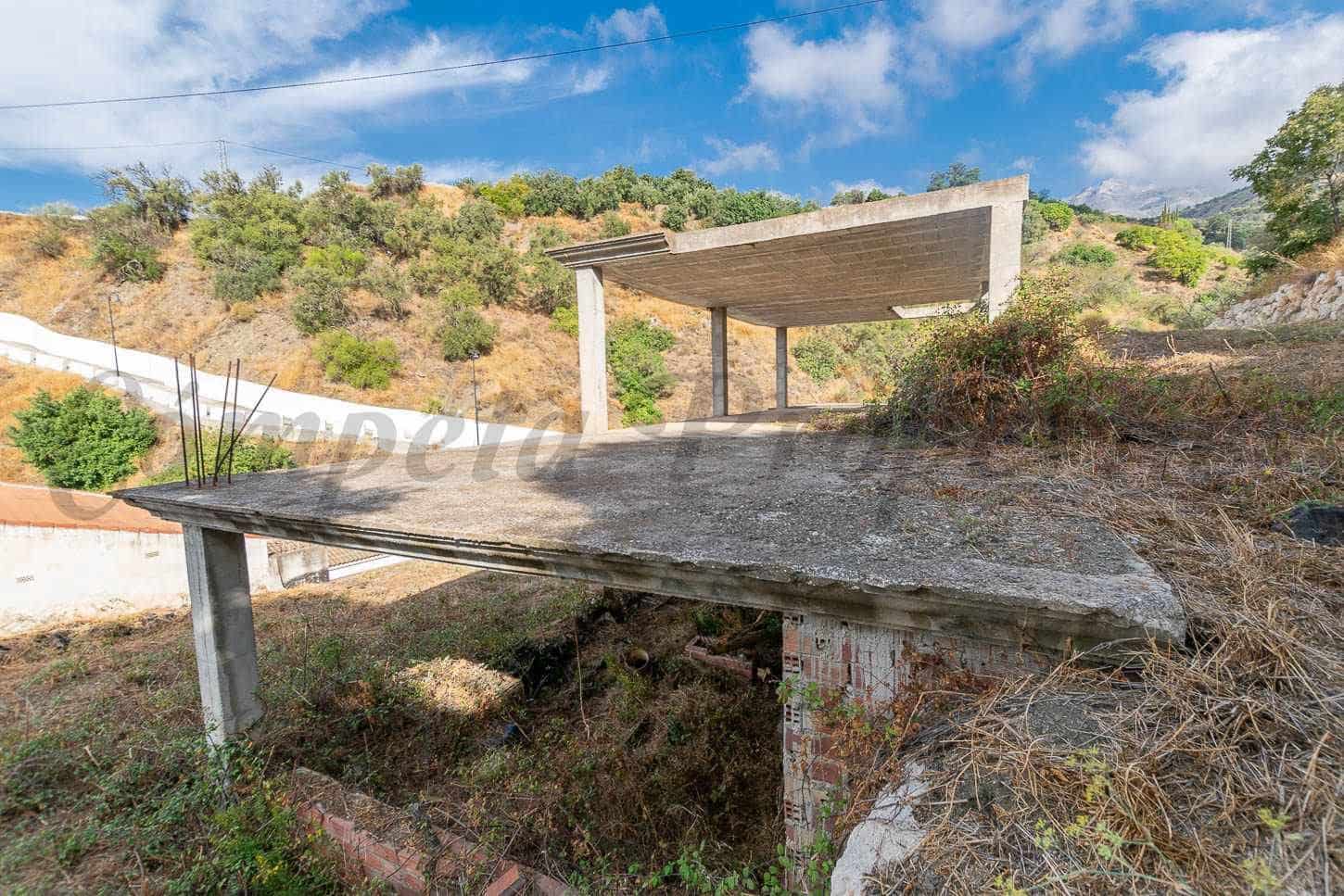 Villa zu verkaufen in Salares mit Garage - 108.000 € (Ref: 10130487)