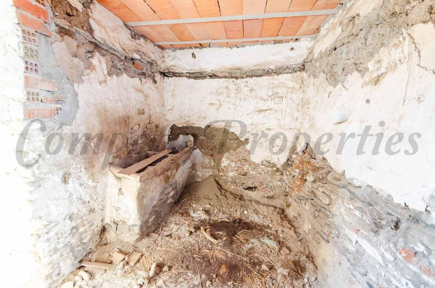 Townhouse for sale in Salares - € 27,500 (Ref: 10132761)