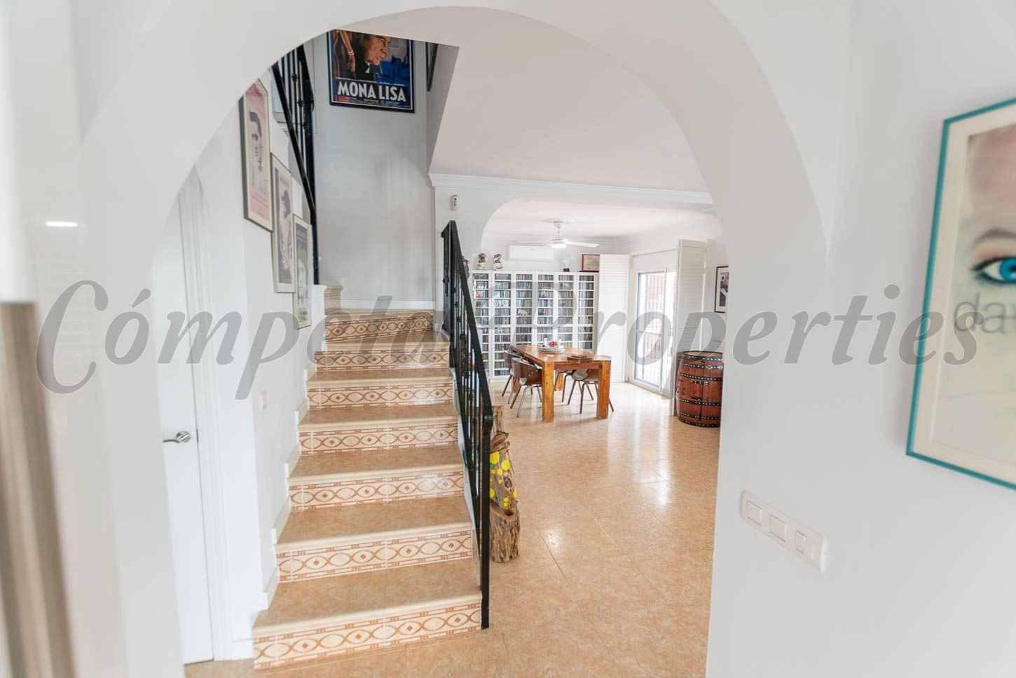 Finca/Casa Rural de 5 habitaciones en Cómpeta en venta con piscina - 790.000 € (Ref: 10136039)
