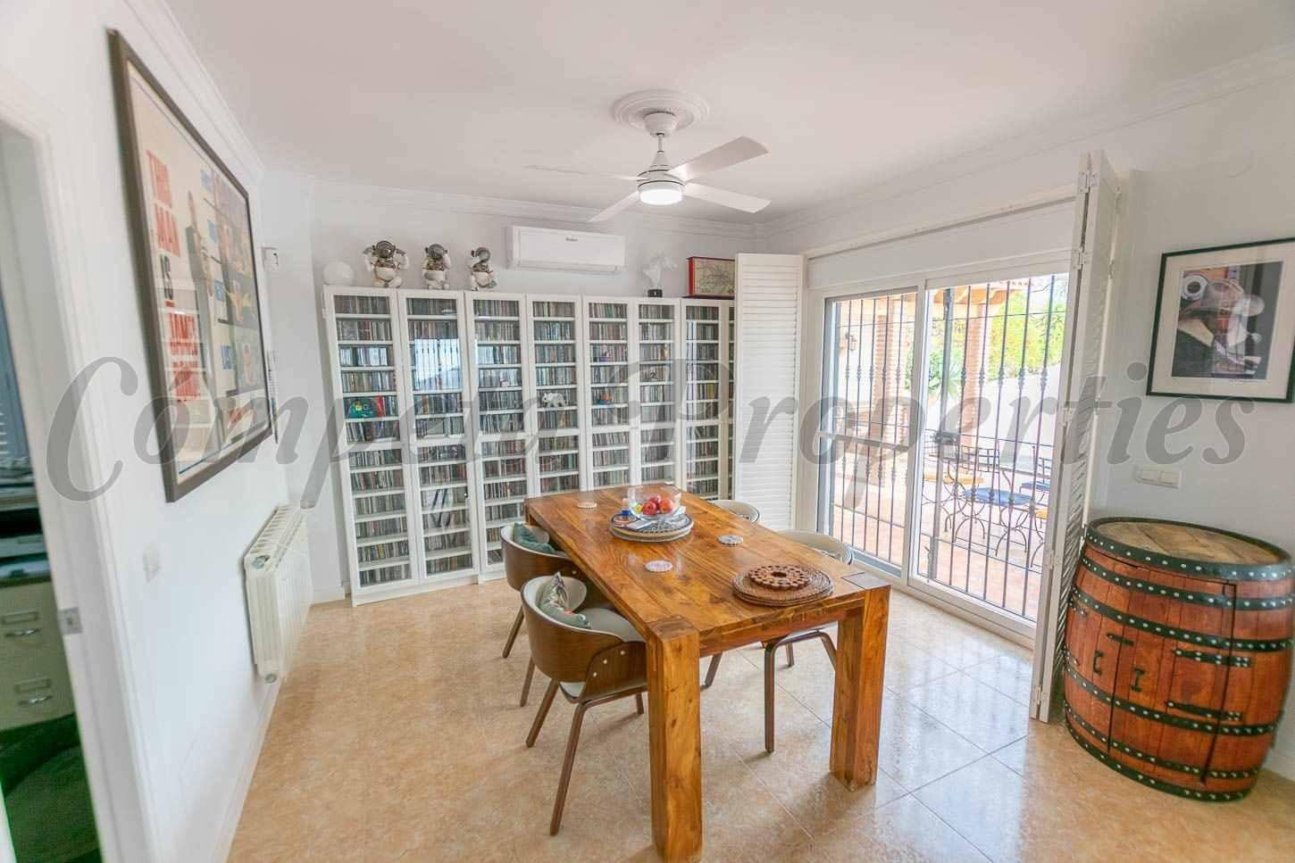 Finca/Casa Rural de 5 habitaciones en Cómpeta en venta con piscina - 790.000 € (Ref: 10136039)