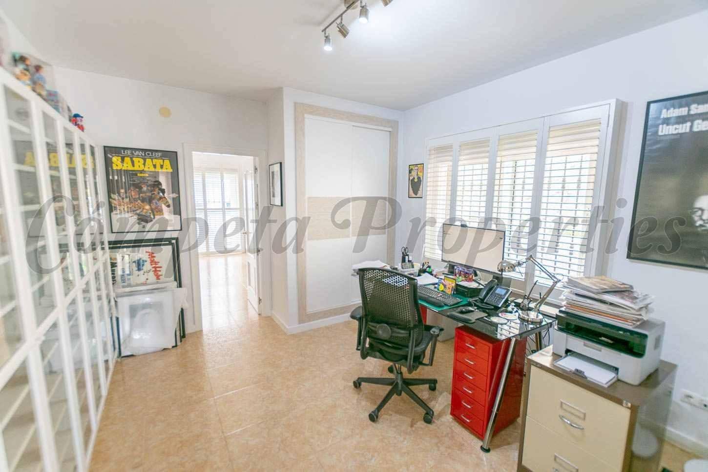 Finca/Casa Rural de 5 habitaciones en Cómpeta en venta con piscina - 790.000 € (Ref: 10136039)