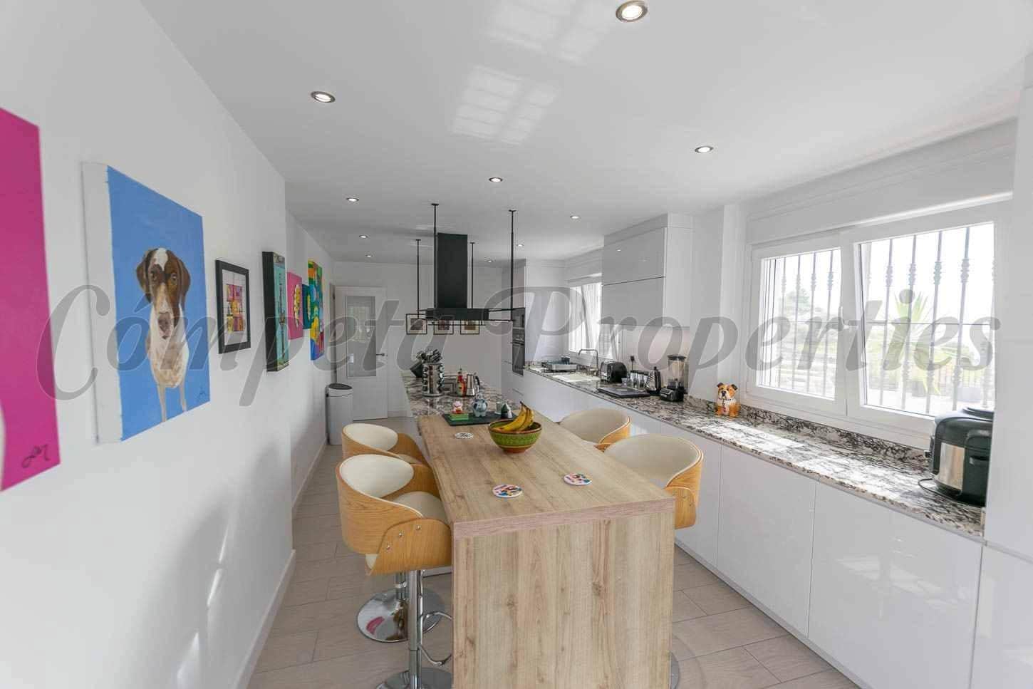 Finca/Casa Rural de 5 habitaciones en Cómpeta en venta con piscina - 790.000 € (Ref: 10136039)