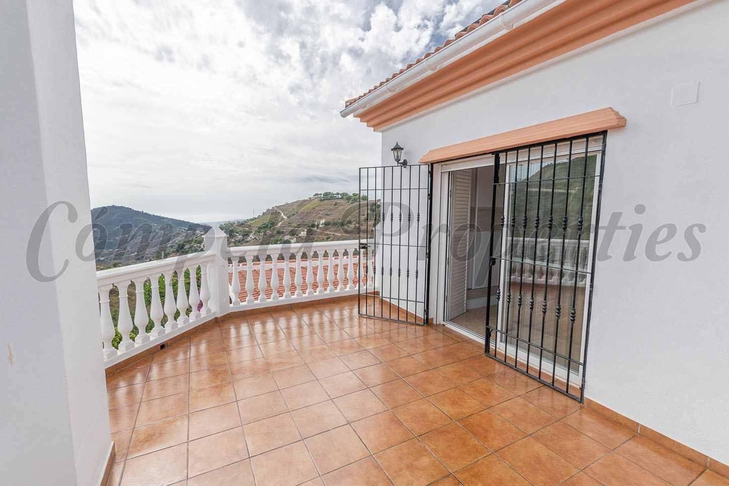 Finca/Casa Rural de 5 habitaciones en Cómpeta en venta con piscina - 790.000 € (Ref: 10136039)