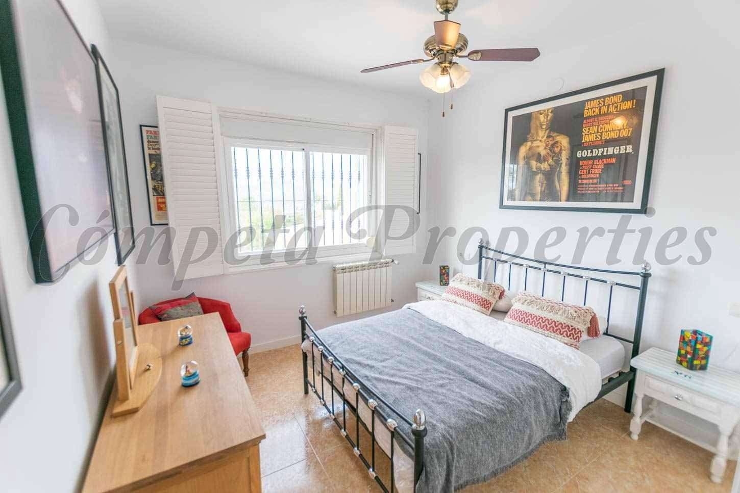 Finca/Casa Rural de 5 habitaciones en Cómpeta en venta con piscina - 790.000 € (Ref: 10136039)