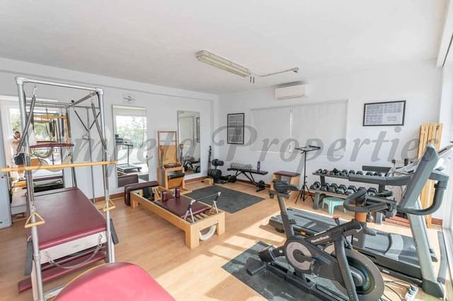 Finca/Casa Rural de 5 habitaciones en Cómpeta en venta con piscina - 790.000 € (Ref: 10136039)