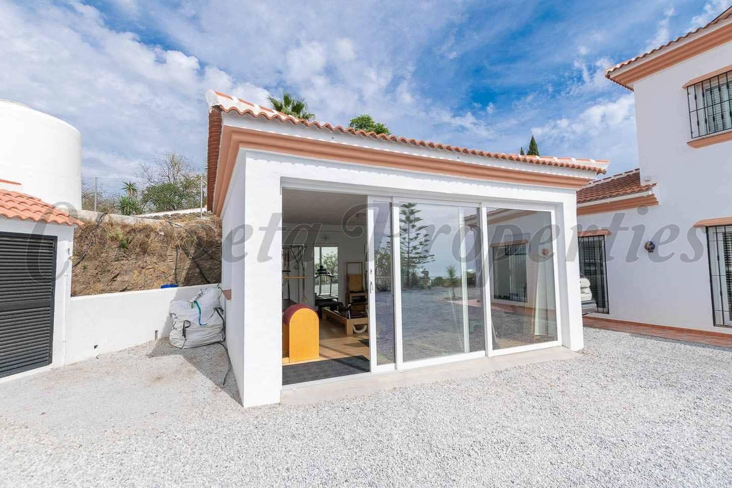 Finca/Casa Rural de 5 habitaciones en Cómpeta en venta con piscina - 790.000 € (Ref: 10136039)