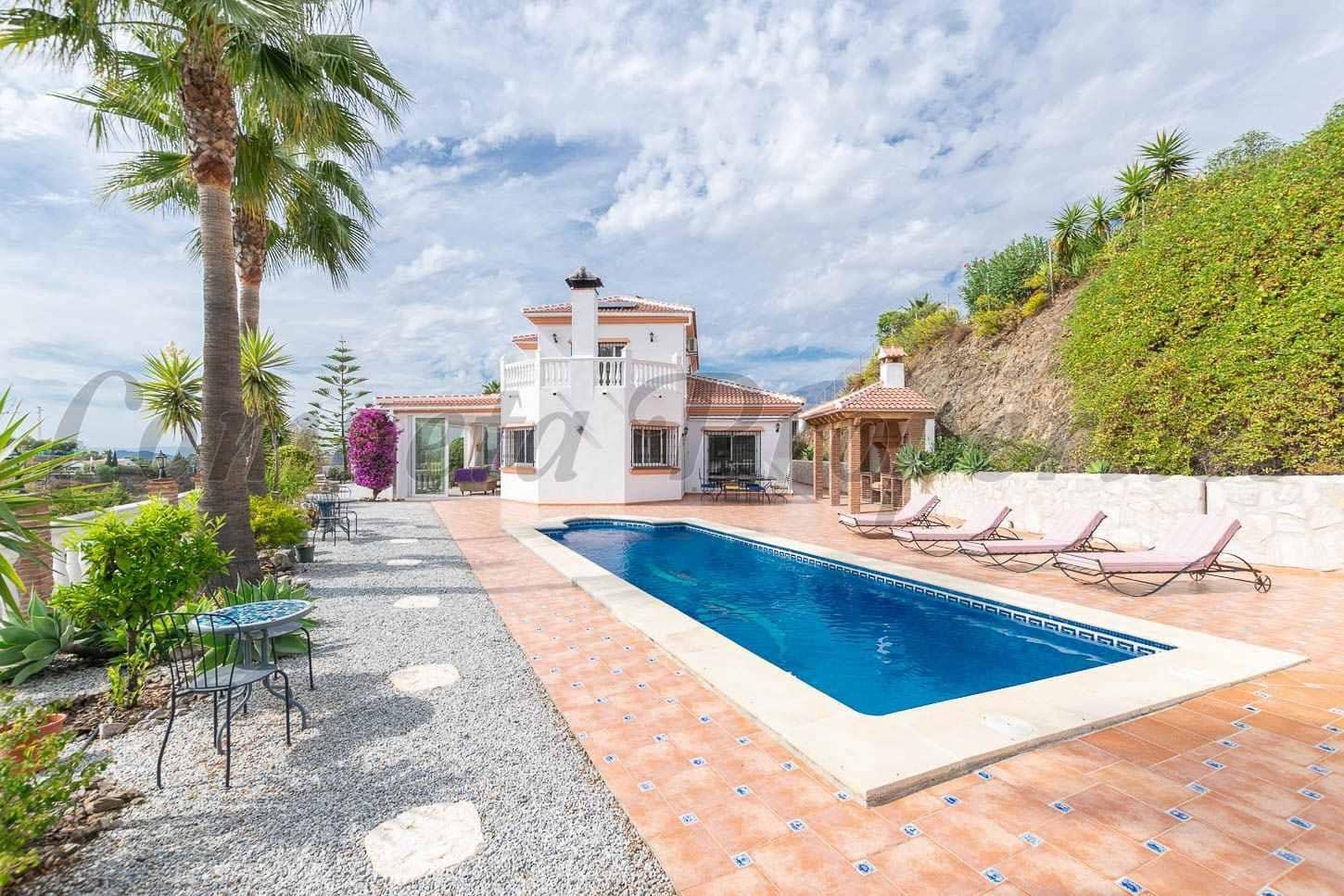 Finca/Casa Rural de 5 habitaciones en Cómpeta en venta con piscina - 790.000 € (Ref: 10136039)