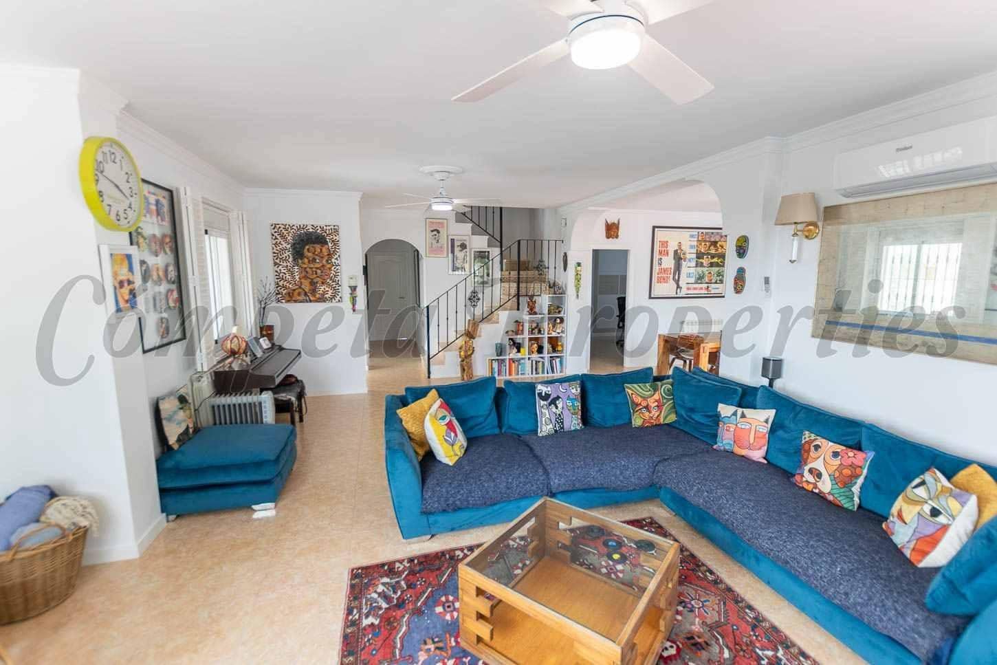 Finca/Casa Rural de 5 habitaciones en Cómpeta en venta con piscina - 790.000 € (Ref: 10136039)