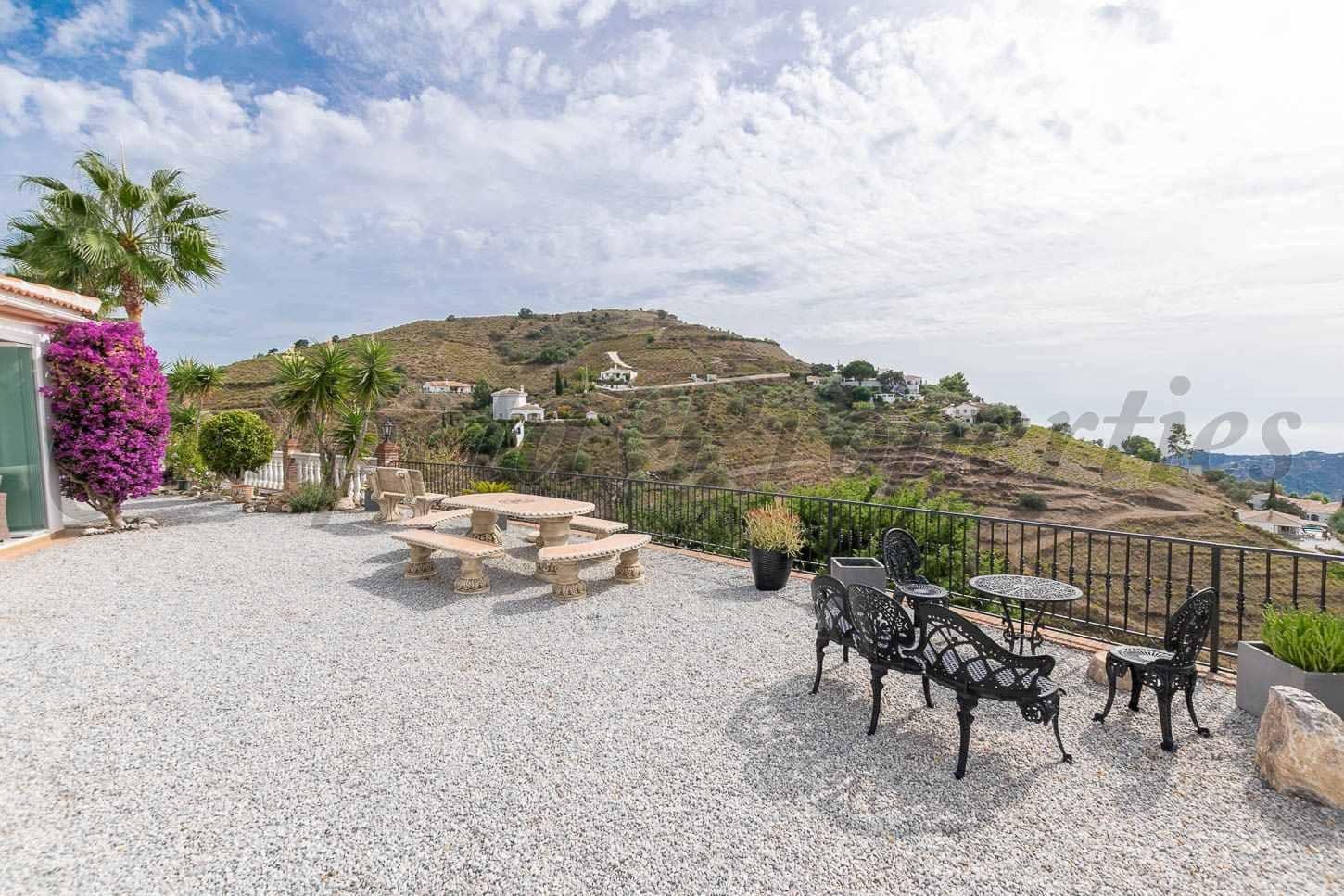 Finca/Casa Rural de 5 habitaciones en Cómpeta en venta con piscina - 790.000 € (Ref: 10136039)