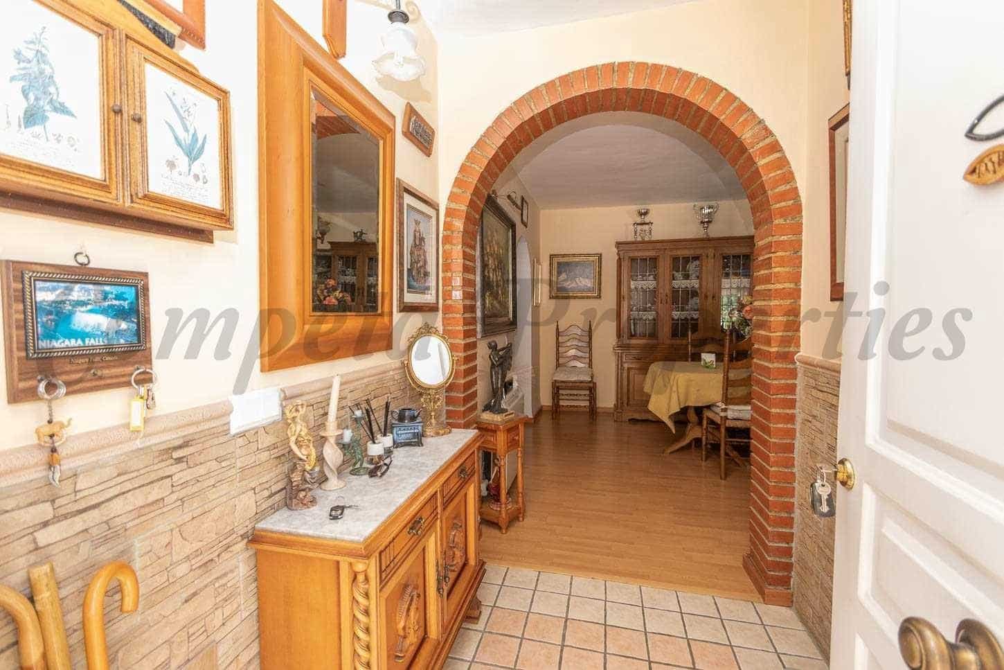 6 makuuhuone Maalaistalo myytävänä paikassa Nerja mukana uima-altaan 
autotalli - 830 000 € (Ref: 10139697)