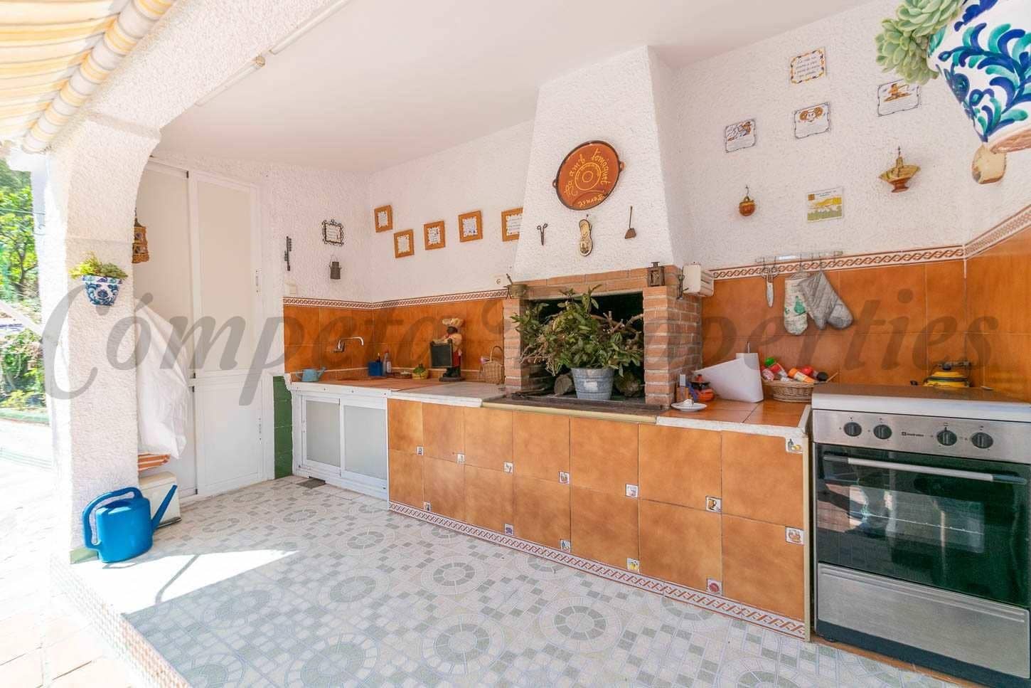 6 makuuhuone Maalaistalo myytävänä paikassa Nerja mukana uima-altaan 
autotalli - 830 000 € (Ref: 10139697)