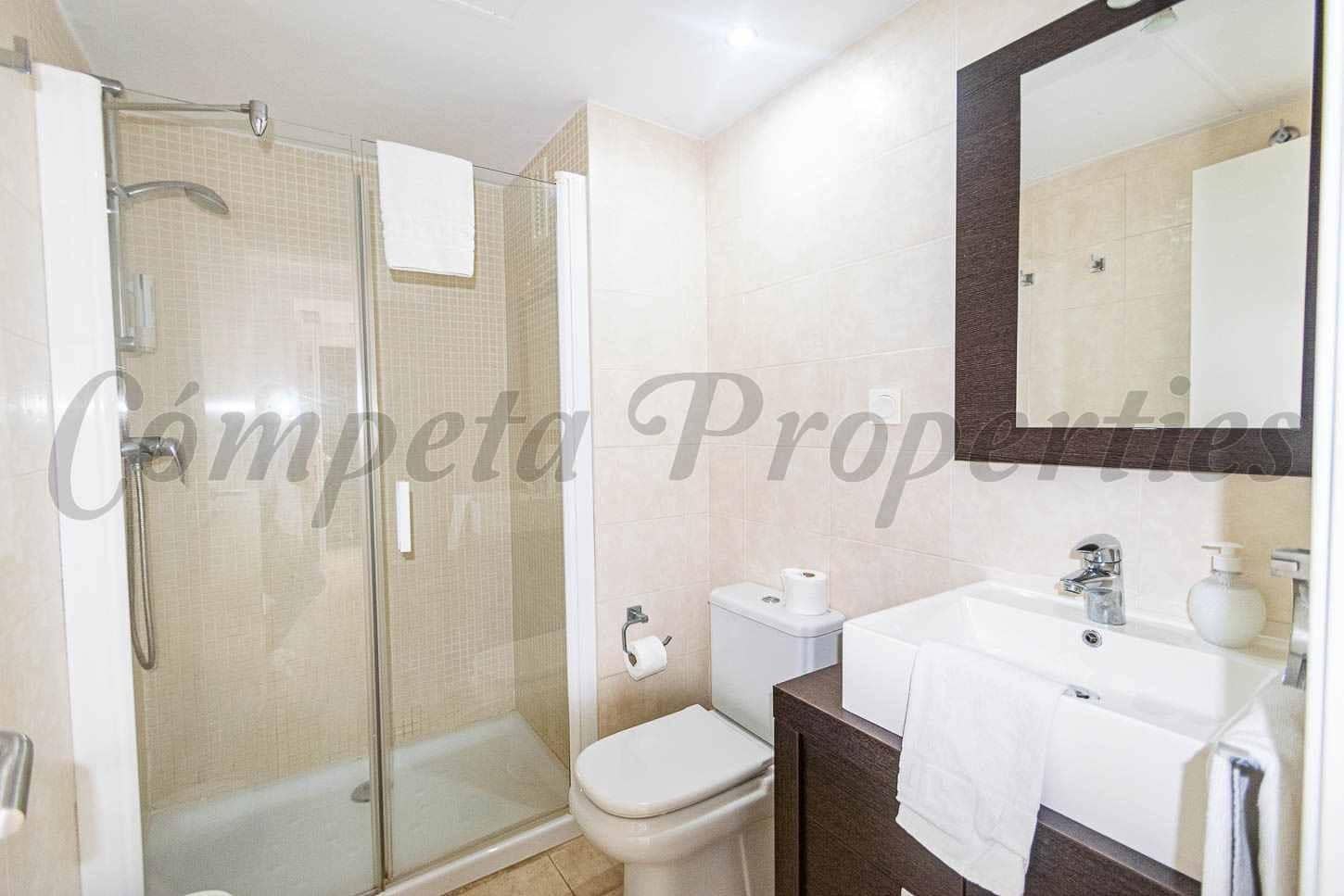 2 soveværelse Lejlighed til salg i Torrox-Costa med swimmingpool garage - € 410.000 (Ref: 10142598)