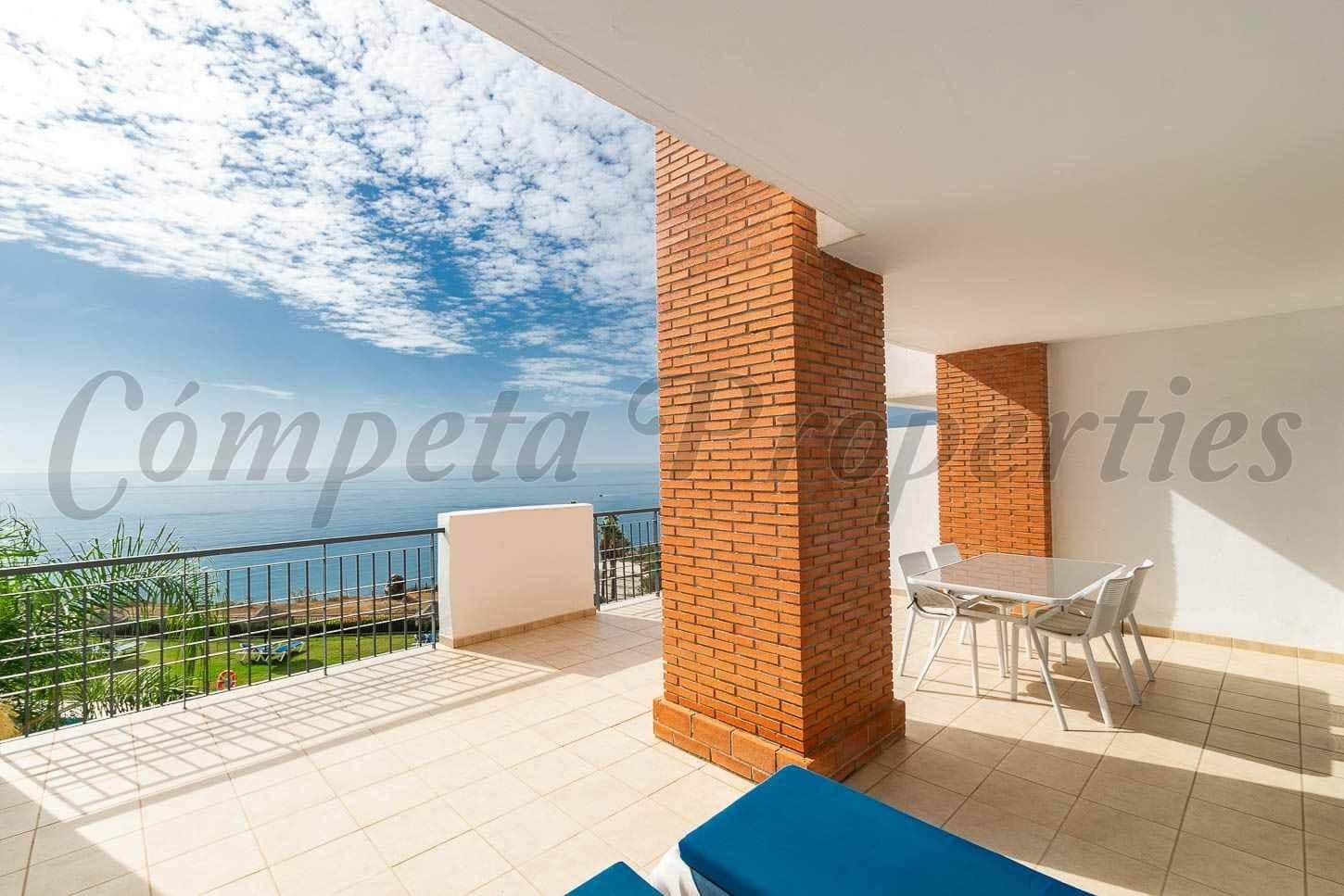 2 soveværelse Lejlighed til salg i Torrox-Costa med swimmingpool garage - € 410.000 (Ref: 10142598)