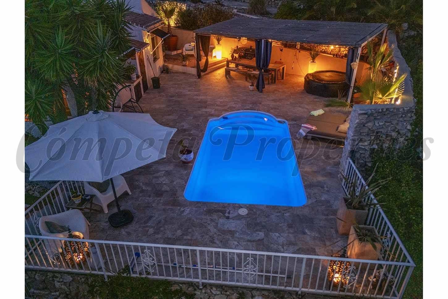 2 soveværelse Finca/Landehus til salg i Competa med swimmingpool - € 480.000 (Ref: 10142599)