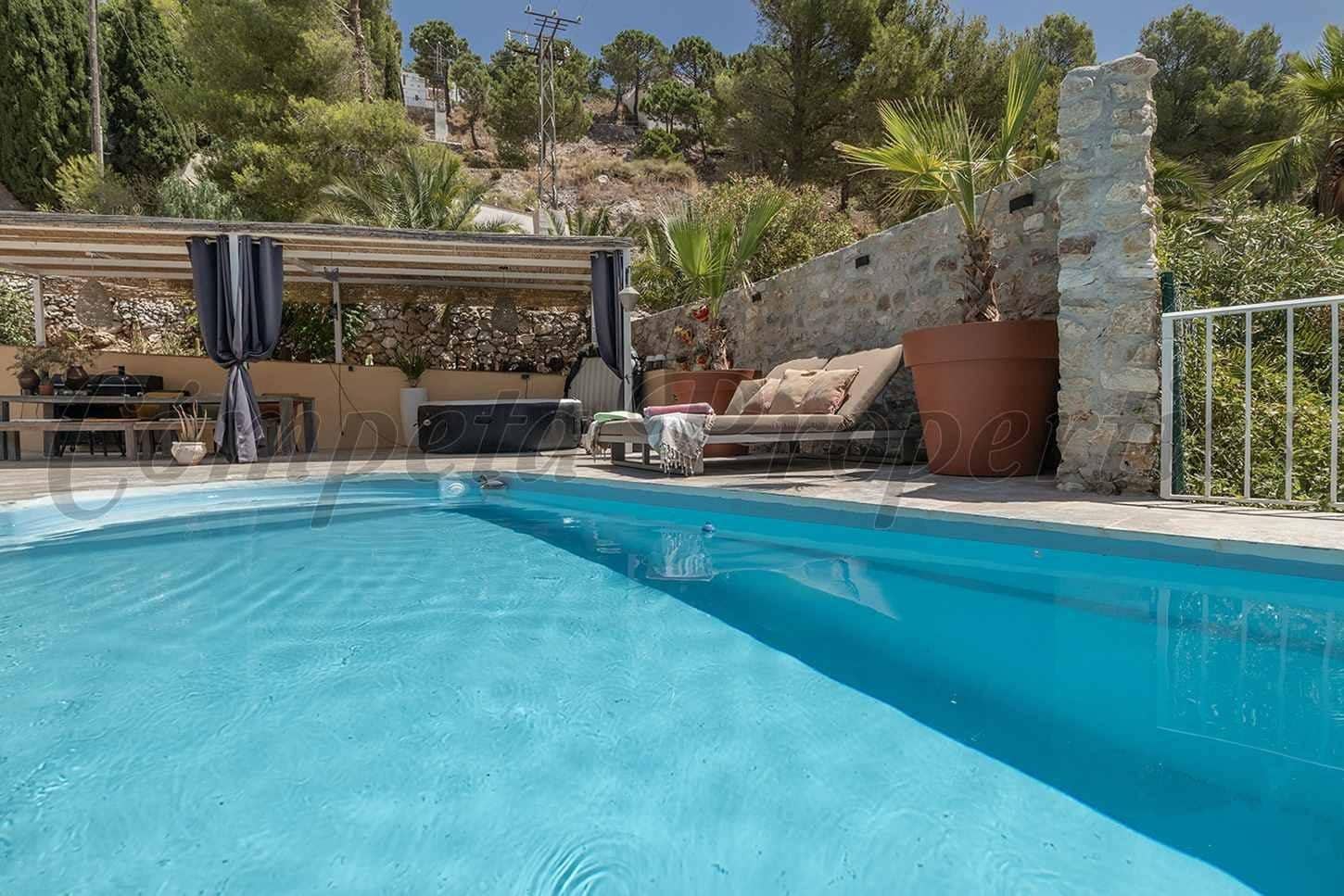 2 soveværelse Finca/Landehus til salg i Competa med swimmingpool - € 480.000 (Ref: 10142599)