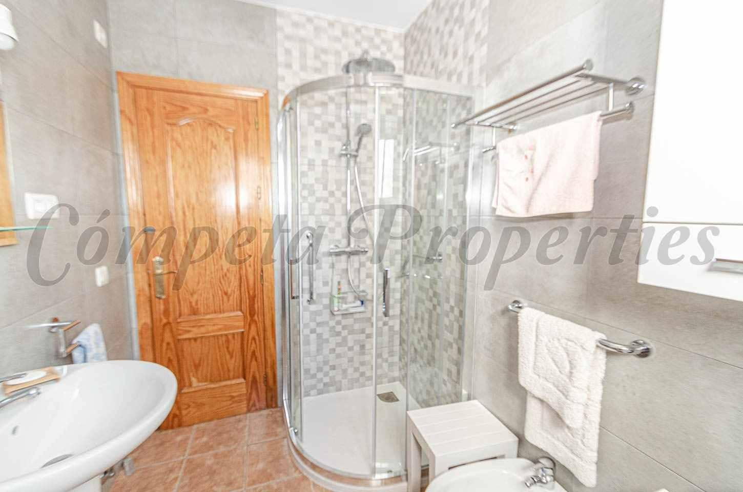 3 sypialnia Finka/Dom wiejski na sprzedaż w Competa z basenem garażem - 380 000 € (Ref: 10148836)