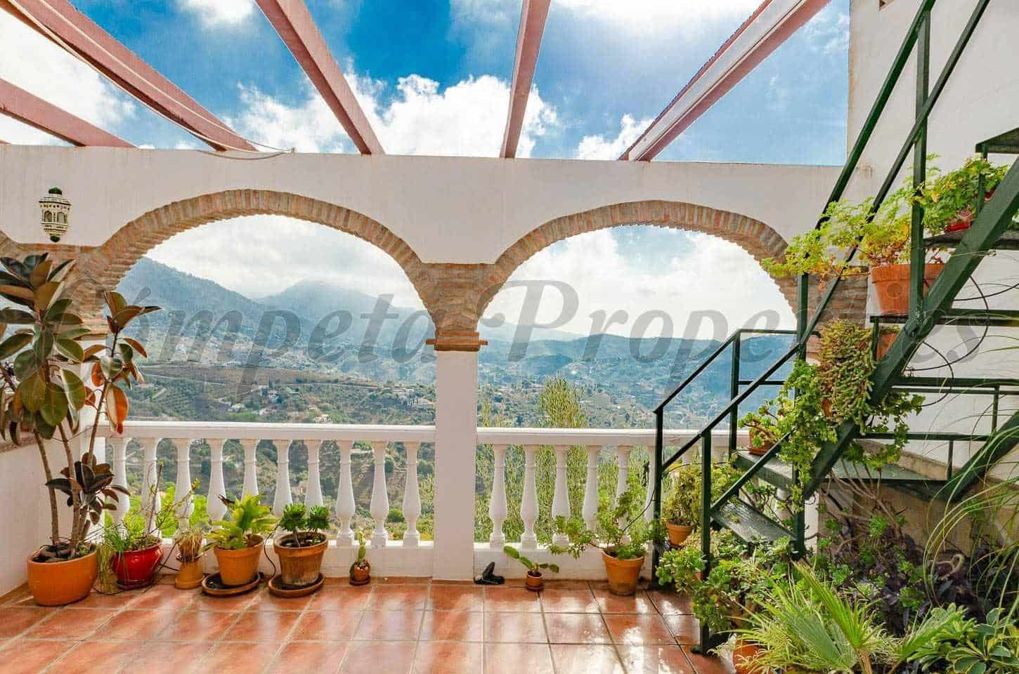 3 sypialnia Finka/Dom wiejski na sprzedaż w Competa z basenem garażem - 380 000 € (Ref: 10148836)
