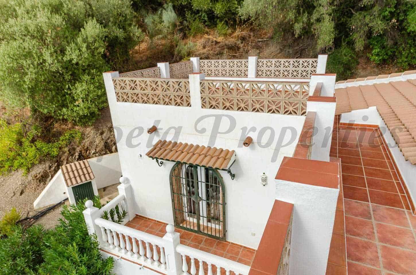3 sypialnia Finka/Dom wiejski na sprzedaż w Competa z basenem garażem - 380 000 € (Ref: 10148836)