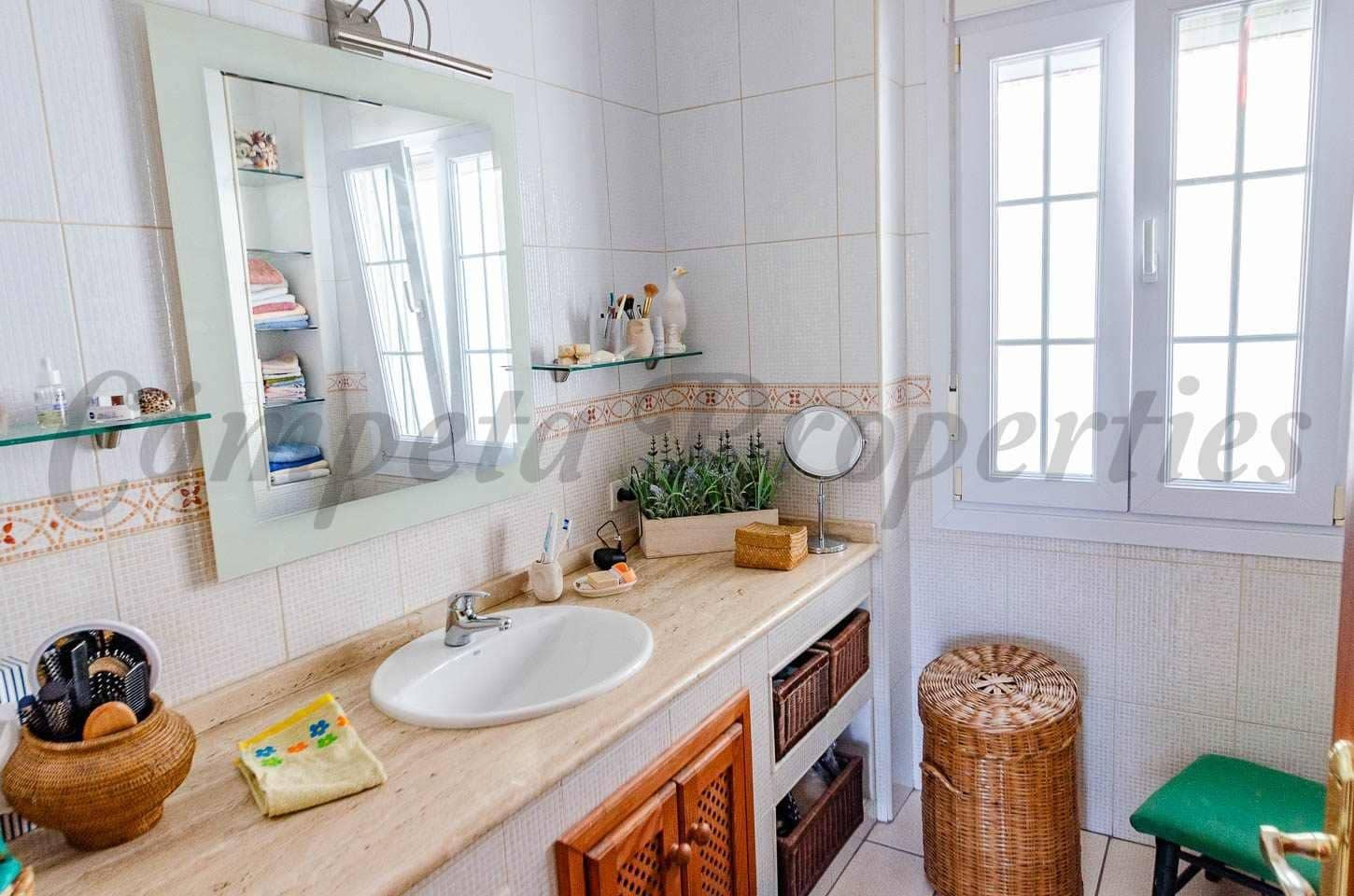 Finca/Casa Rural de 2 habitaciones en Cómpeta en venta con garaje - 349.000 € (Ref: 10161509)