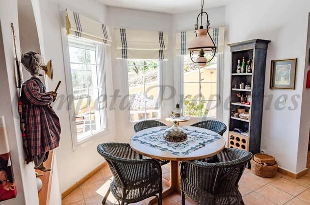 Finca/Casa Rural de 2 habitaciones en Cómpeta en venta con garaje - 349.000 € (Ref: 10161509)
