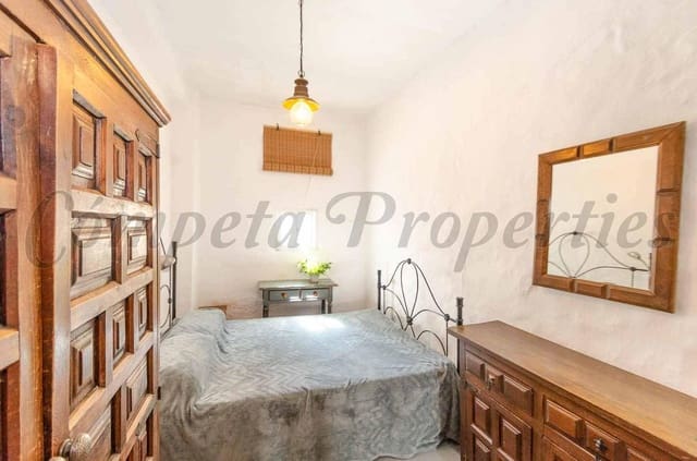 2 Zimmer Haus zu vermieten in Archez - 490 € (Ref: 10162269)