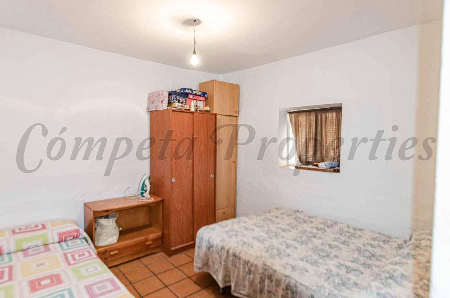 6 slaapkamer Huis te koop in Arenas - € 150.000 (Ref: 10174626)