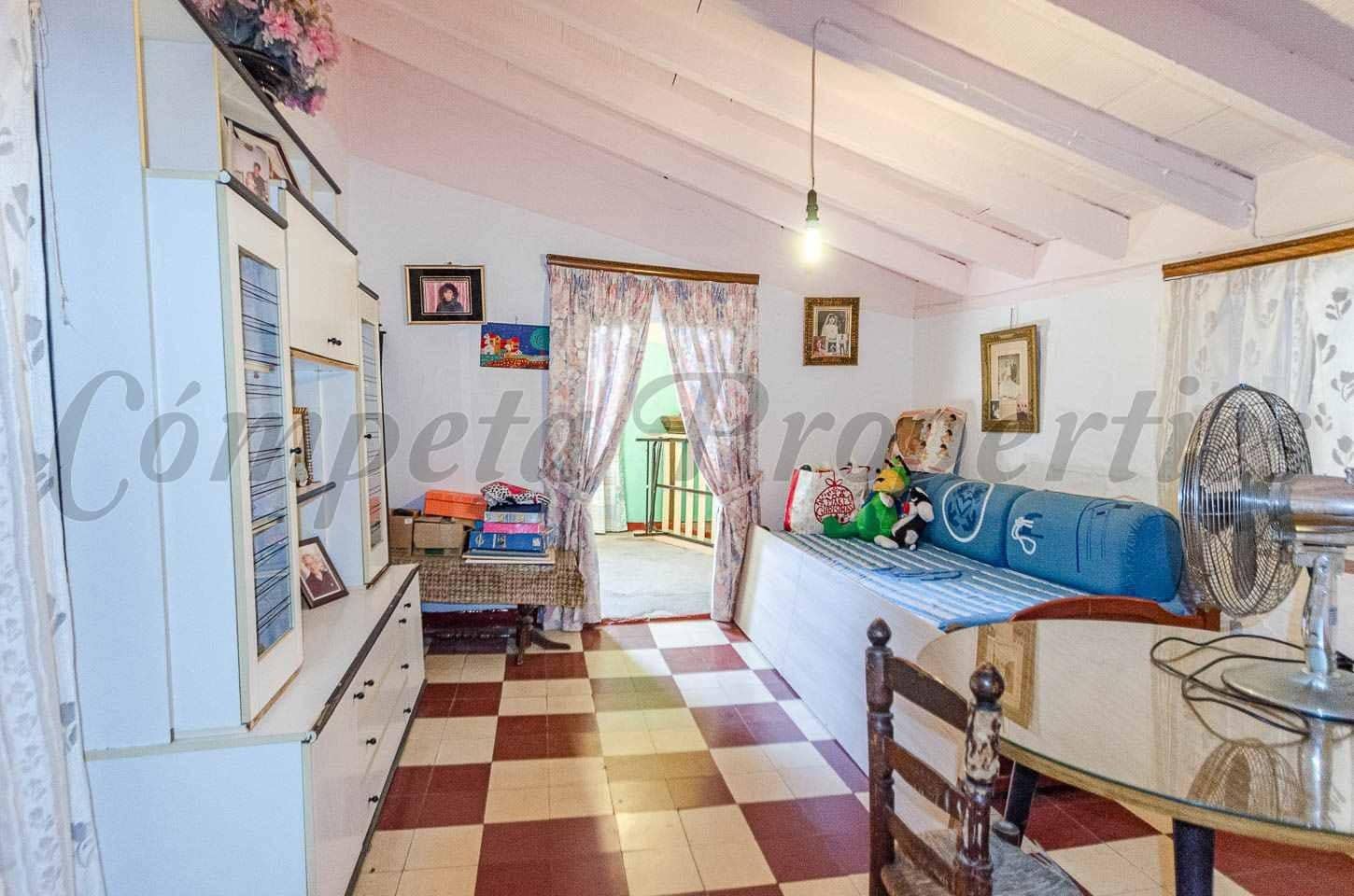 6 slaapkamer Huis te koop in Arenas - € 150.000 (Ref: 10174626)